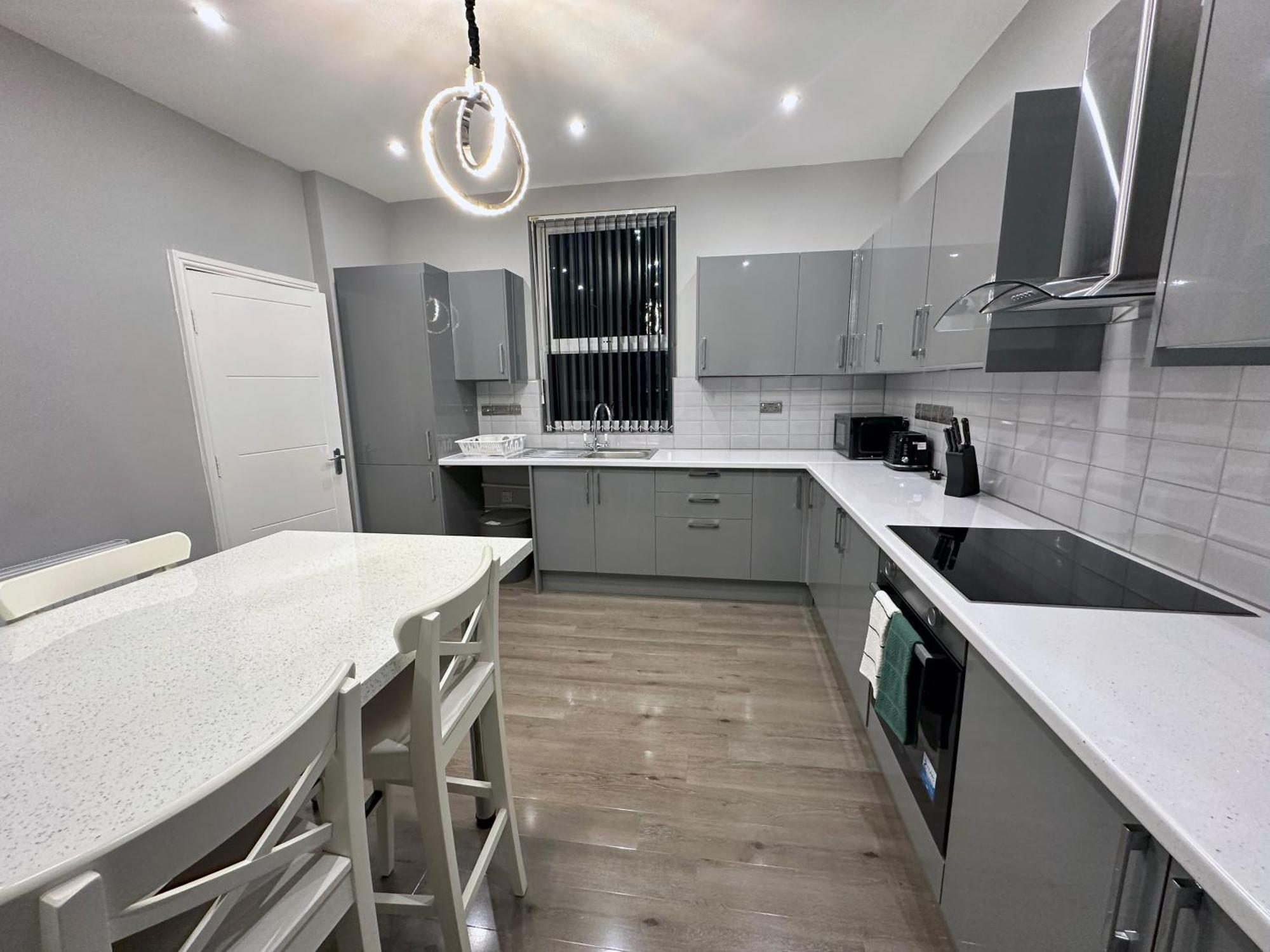 Modernised 4 Bedroom House Close To City Centre, Kep Stays Leeds  Exterior photo