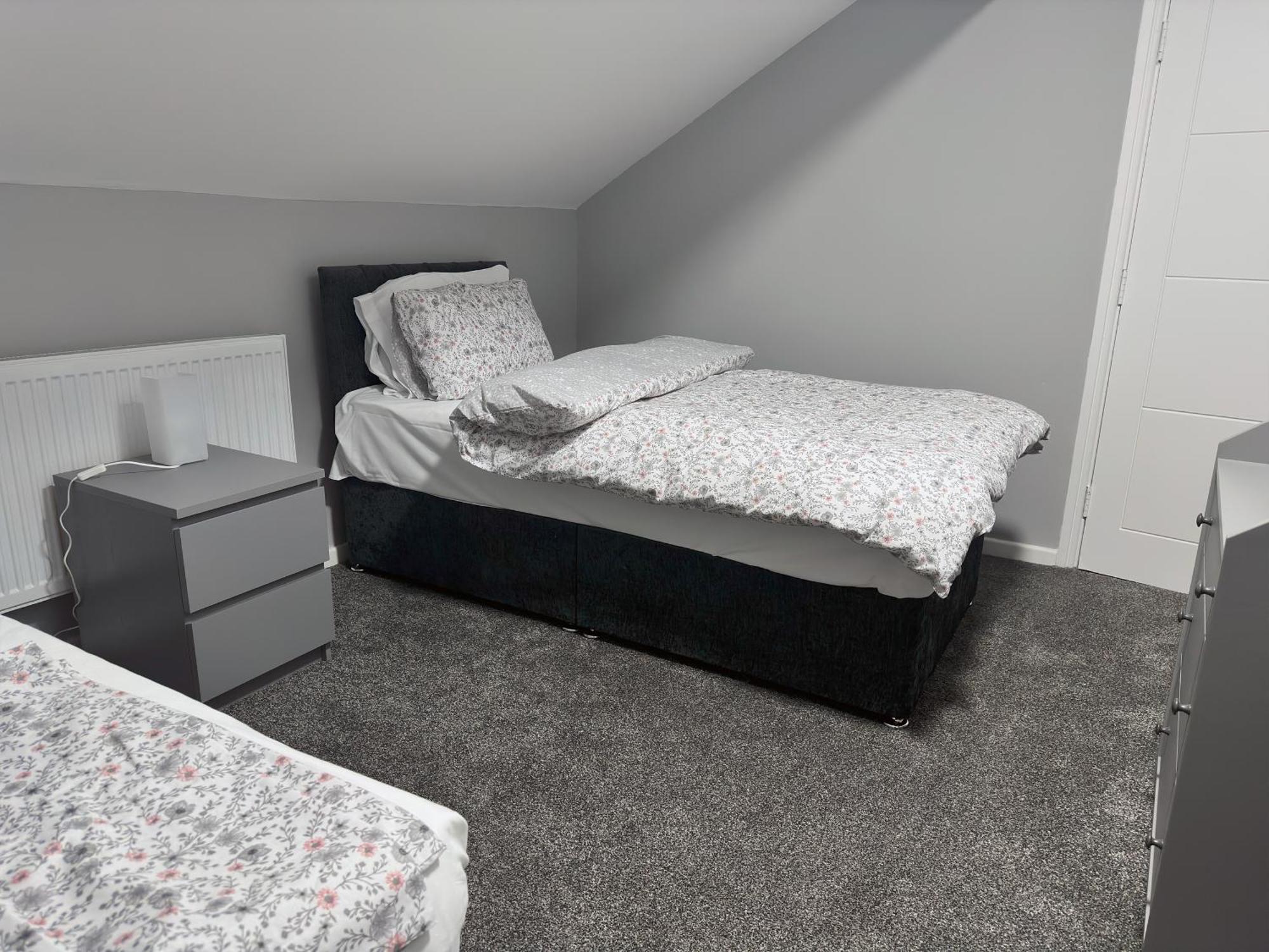 Modernised 4 Bedroom House Close To City Centre, Kep Stays Leeds  Exterior photo