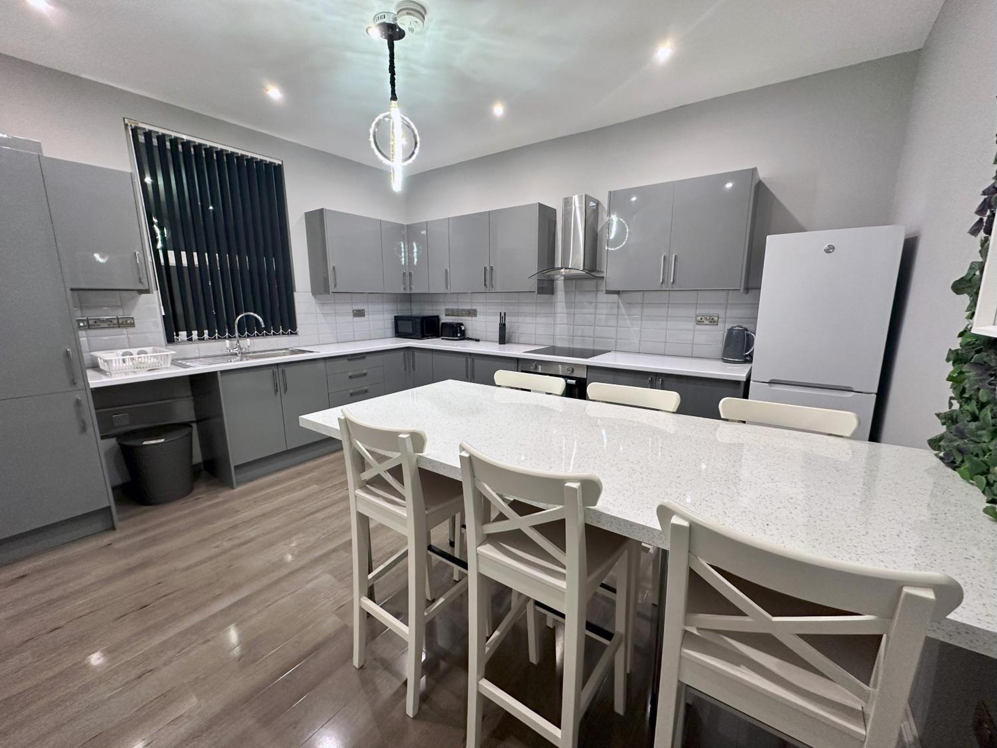 Modernised 4 Bedroom House Close To City Centre, Kep Stays Leeds  Exterior photo
