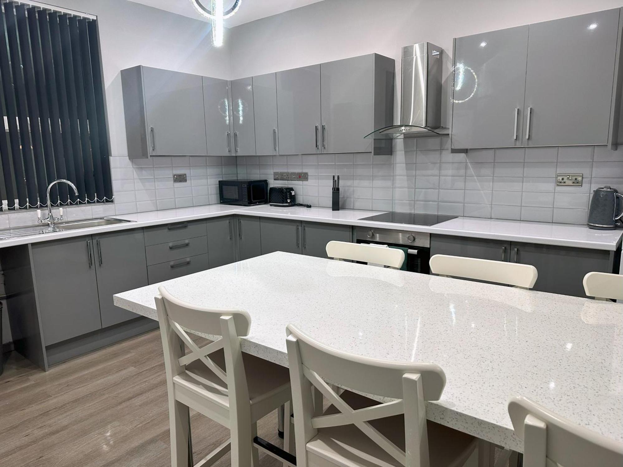 Modernised 4 Bedroom House Close To City Centre, Kep Stays Leeds  Exterior photo