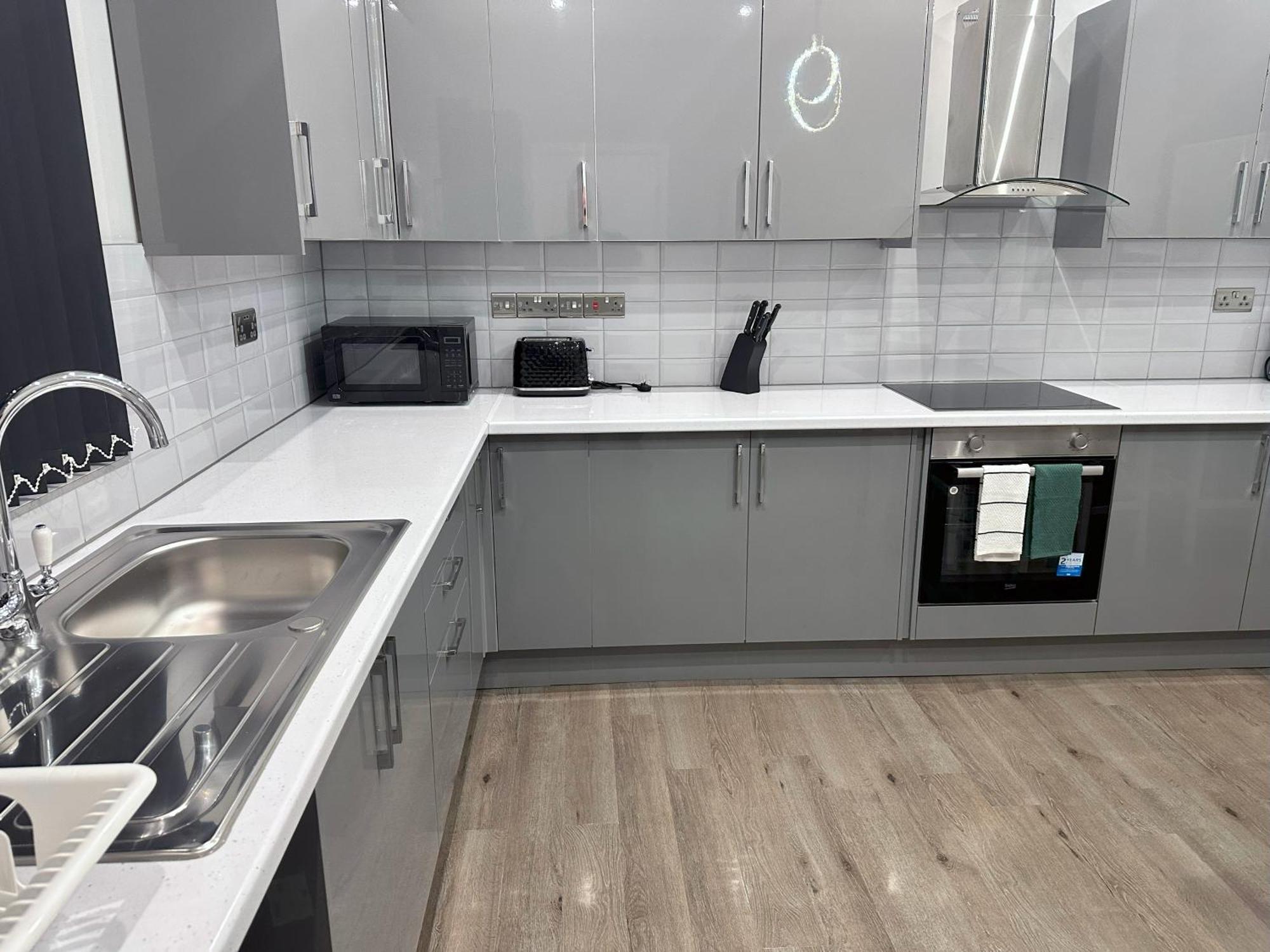 Modernised 4 Bedroom House Close To City Centre, Kep Stays Leeds  Exterior photo